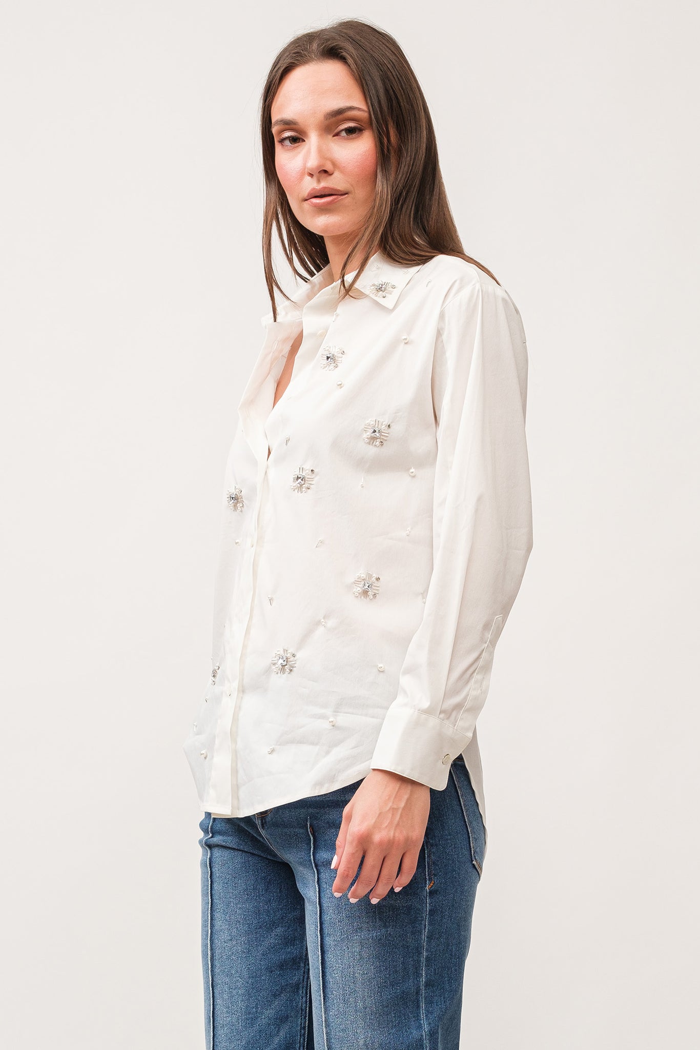 Get ready for a love letter from your wardrobe with Dear John | Lola! This boyfriend-fit button down top features a collared neckline and long sleeves for timeless style that will have you feeling effortlessly chic. Dress it up or down for endless possibilities. XOXO