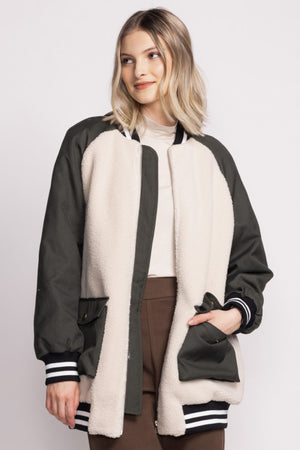 The Pink Martini Marlene is the ultimate oversized jacket for those who love to have a little extra room. This jacket offers a bold statement, perfect for standing out in the crowd. Add some flavor to your wardrobe with the Marlene!