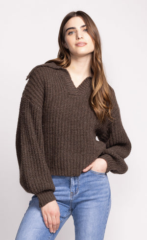 Keep cozy and chic in the Pink Martini Sloane oversized collared sweater. With a playful oversized collar and a super soft fabric, this sweater is perfect for those who don't take themselves too seriously. Stay stylish and comfy all season long!