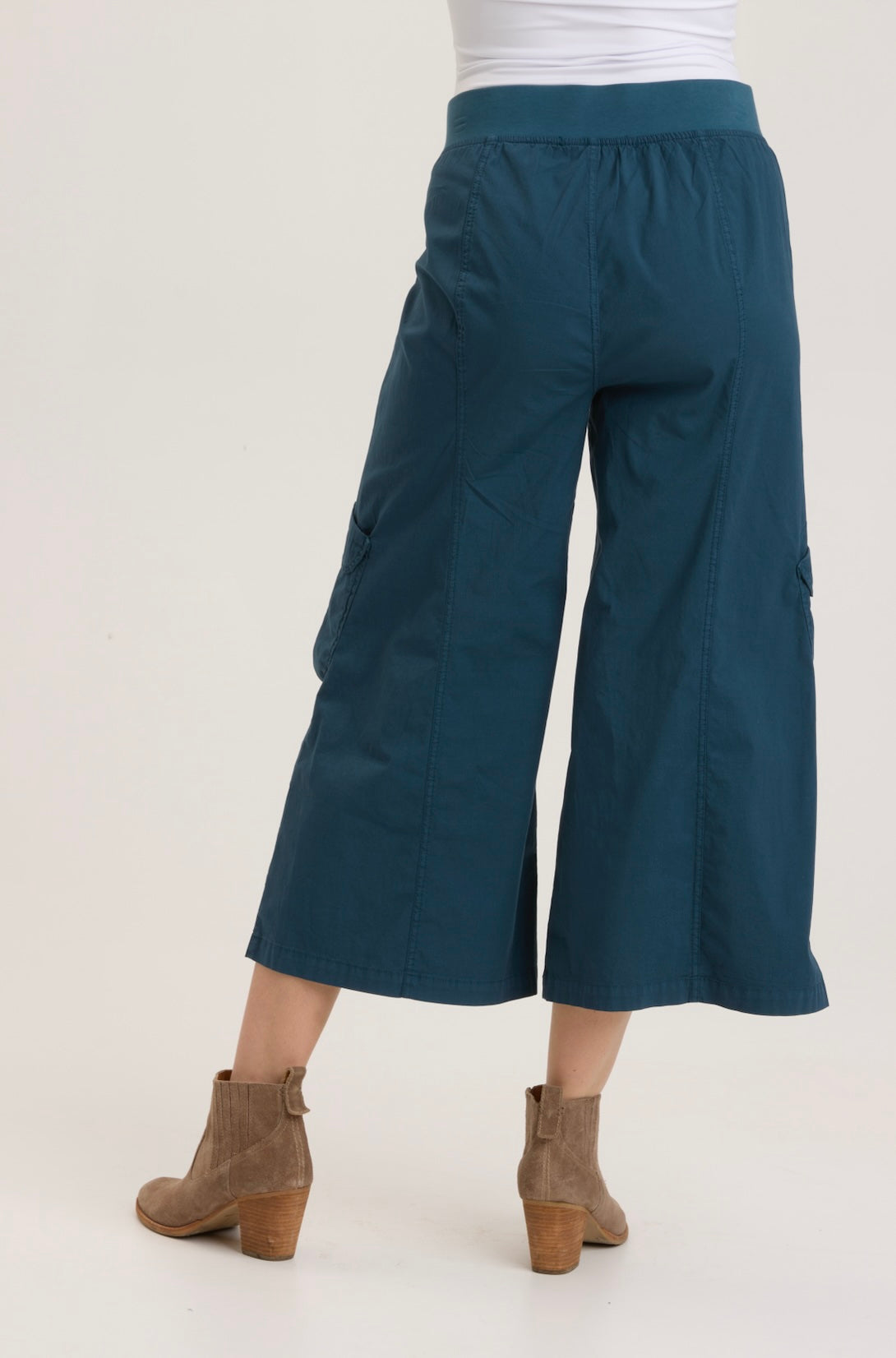  chic cropped wide-leg corduroy pants. 