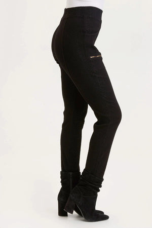 Zippered pockets adorning front pockets and paired with slimming style lines, this skinny legged, pull-on waist legging is ready to rock.