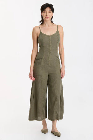 A wide-leg silhouette with double box pleats graces this cropped jumpsuit, complete with adjustable straps, antique brass ring snaps in front, an elastic band at the center back and jersey contrast for a contoured fit. Plus a raw-edge hem and twill tape-edged pockets, Calistina has all the bells and whistles needed to impress without the stress!