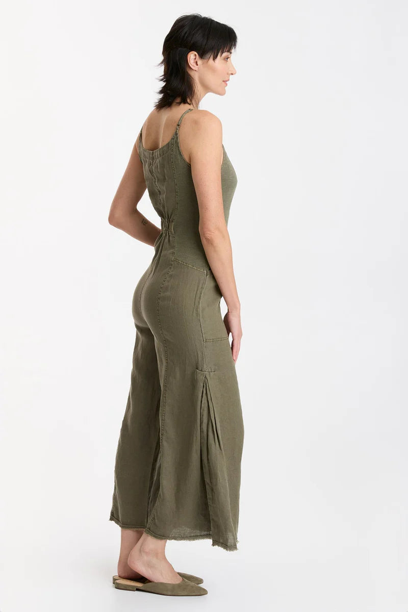 A wide-leg silhouette with double box pleats graces this cropped jumpsuit, complete with adjustable straps, antique brass ring snaps in front, an elastic band at the center back and jersey contrast for a contoured fit. Plus a raw-edge hem and twill tape-edged pockets, Calistina has all the bells and whistles needed to impress without the stress!