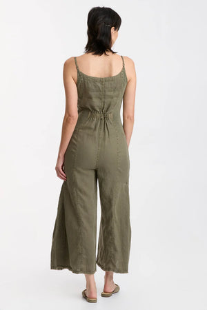 A wide-leg silhouette with double box pleats graces this cropped jumpsuit, complete with adjustable straps, antique brass ring snaps in front, an elastic band at the center back and jersey contrast for a contoured fit. Plus a raw-edge hem and twill tape-edged pockets, Calistina has all the bells and whistles needed to impress without the stress!