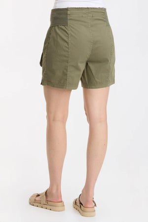 This premium poplin drawstring-waist short features a raw-edge contrast ribbed waistband, twill tape details, cargo pockets with ladder lock buckles, and antique brass eyelets throughout.