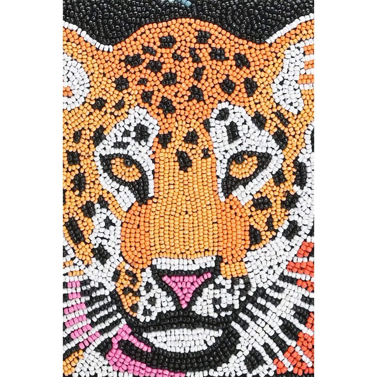 Fierce. Fun. Fabulous. This medium-sized clutch is what happens when jungle vibes meet high-fashion glam. With a bold beaded leopard and tropical flower moment happening right on the flap, it's giving vacay with an edge—and we're so here for it.