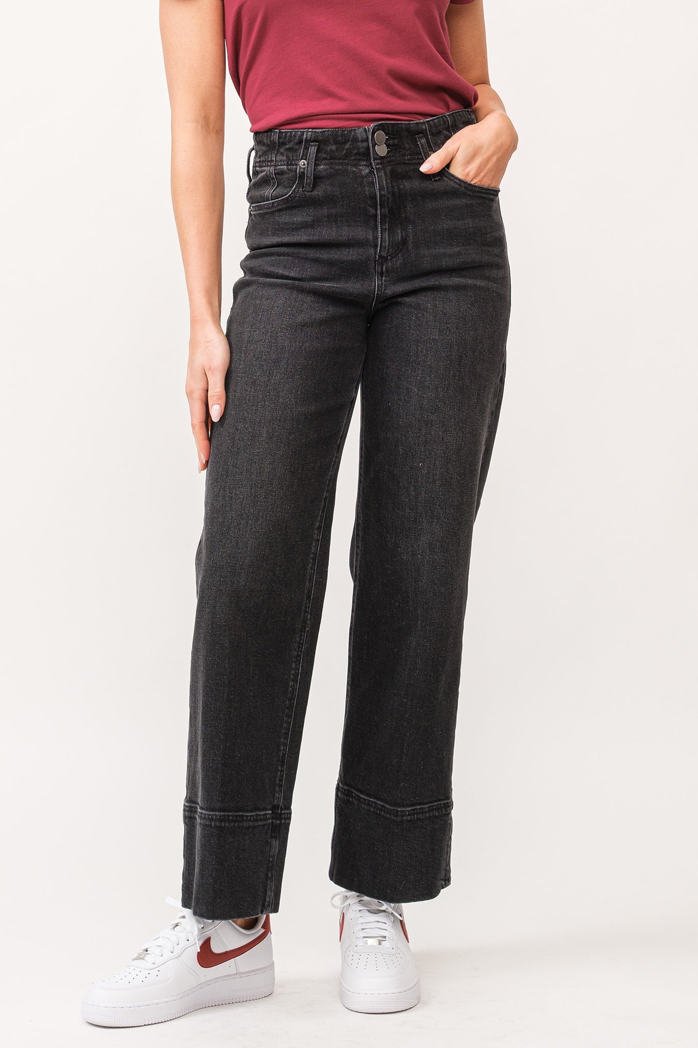 Super high rise straight leg jeans. Designed precision, they sit just a touch lower on the waist and effortlessly follow a straight, easy line from the hip to mid-thigh.&nbsp;