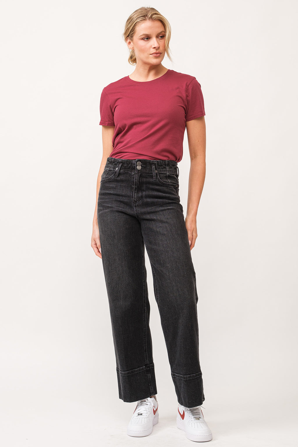 Super high rise straight leg jeans. Designed precision, they sit just a touch lower on the waist and effortlessly follow a straight, easy line from the hip to mid-thigh.&nbsp;