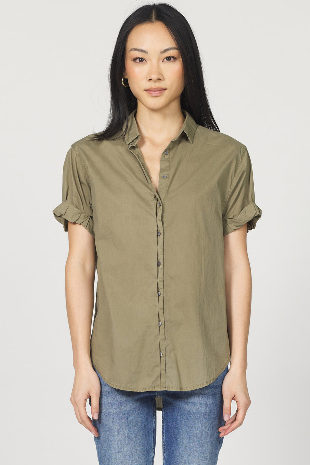 The Dear John Benning shirt brings effortless style with its button-down front and roll-up sleeves, perfect for a laid-back vibe. Designed with a relaxed fit, it’s your go-to for comfort without sacrificing cool. Whether you’re out for brunch or just chilling, this shirt adds a playful touch to any outfit.