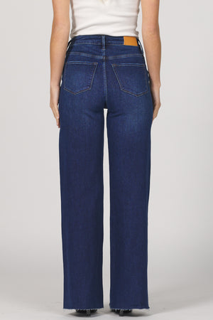 Step into effortless style with the Dear John Fiona jeans. Featuring a high-rise fit that flatters your waist and a playful cut-off hem for a touch of edge, these jeans are perfect for mixing comfort with cool. Whether you're dressing up or keeping it casual, Fiona adds a fun twist to your everyday look.