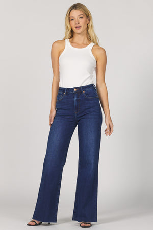 Step into effortless style with the Dear John Fiona jeans. Featuring a high-rise fit that flatters your waist and a playful cut-off hem for a touch of edge, these jeans are perfect for mixing comfort with cool. Whether you're dressing up or keeping it casual, Fiona adds a fun twist to your everyday look.