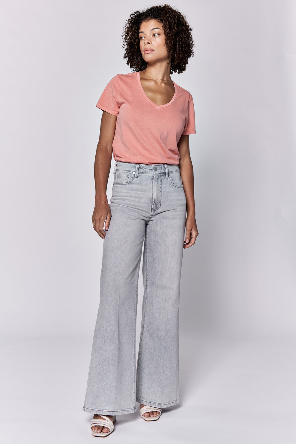 Get ready to say 'Dear John' to your old jeans and 'Hello' to Fiona! These high rise jeans feature a clean hem, giving you the perfect fit and a sleek, polished look. Say goodbye to uncomfortable, unflattering jeans and hello to your new favorite pair! (Sorry, John.)