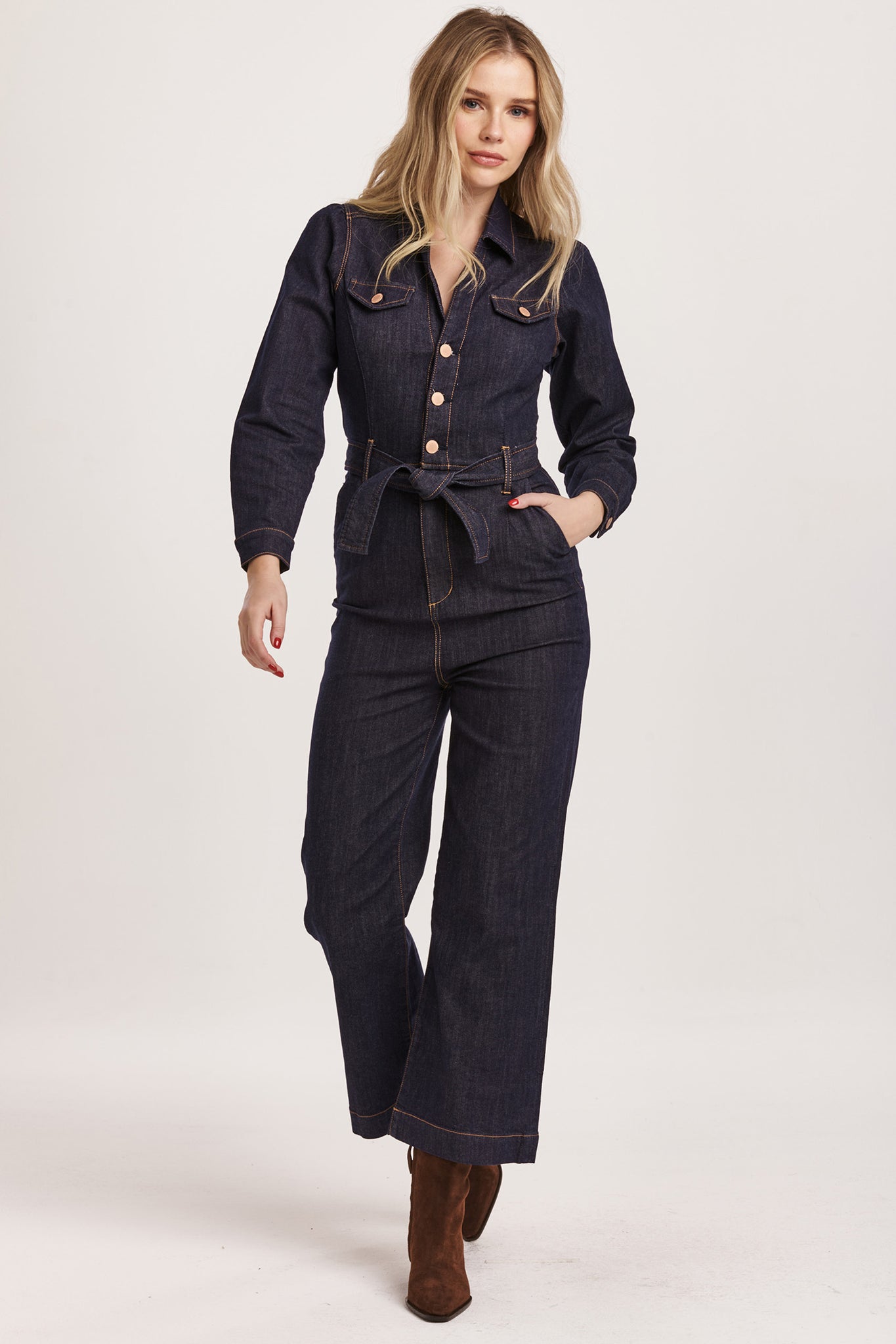 Introducing Dear John's Kellie jumpsuit - the perfect balance of style and comfort! With its v-neck and long sleeves, this jumpsuit is versatile and can be dressed up or down