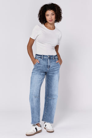 Get ready to lasso everyone's attention with Dear John's high rise jeans! The clean hem adds a touch of sophistication to this quirky and playful design. Perfect for those who don't take themselves too seriously (but still want to look amazing).