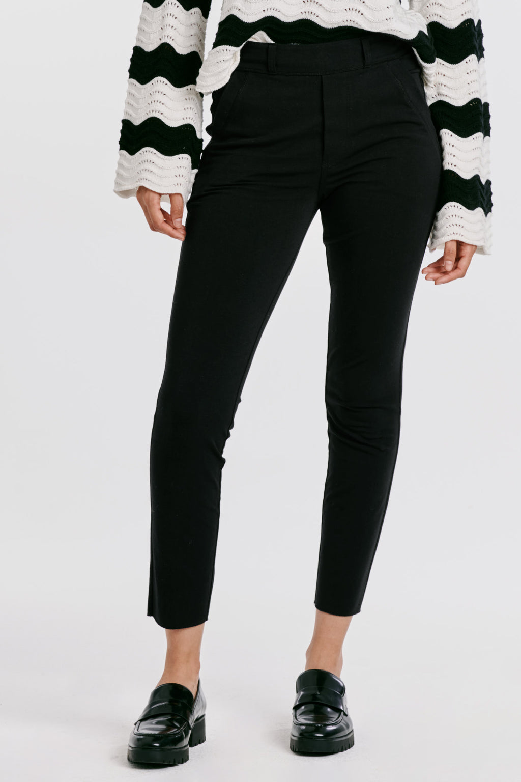 Get ready to rock these Dear John high rise cropped pants, perfect for any fashion-forward adventurer. With a flattering fit and comfortable design, you'll be able to conquer the day in style and comfort. So go ahead, channel your inner Monica and slay!