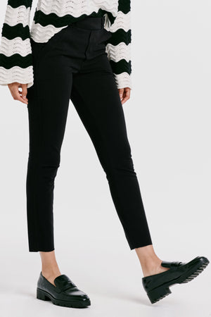 Get ready to rock these Dear John high rise cropped pants, perfect for any fashion-forward adventurer. With a flattering fit and comfortable design, you'll be able to conquer the day in style and comfort. So go ahead, channel your inner Monica and slay!