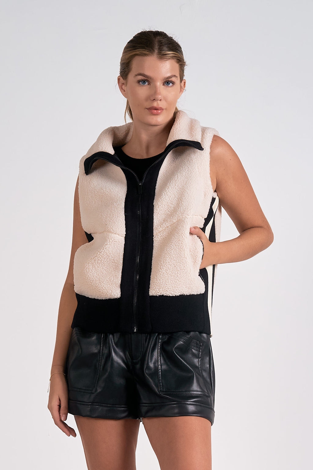 The Elan Manitoba vest is faux sherling at its finest. Stay warm and stylish with this cozy vest that will make you feel like a true fashionista. Bundle up in comfort and turn heads with its unique design. Perfect for any outfit, any occasion, and any personality. (Seriously, why wouldn't you want this?)