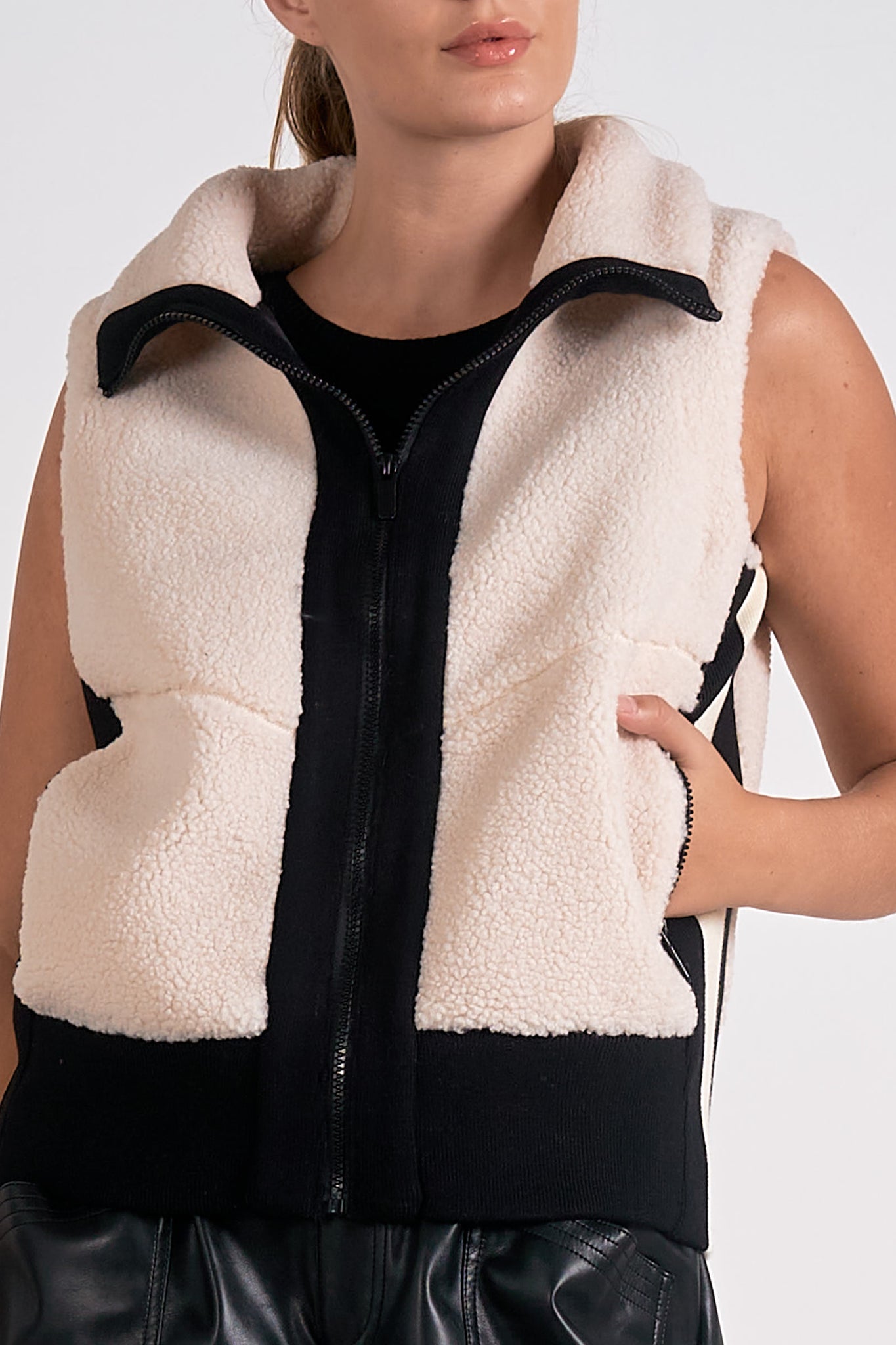 The Elan Manitoba vest is faux sherling at its finest. Stay warm and stylish with this cozy vest that will make you feel like a true fashionista. Bundle up in comfort and turn heads with its unique design. Perfect for any outfit, any occasion, and any personality. (Seriously, why wouldn't you want this?)