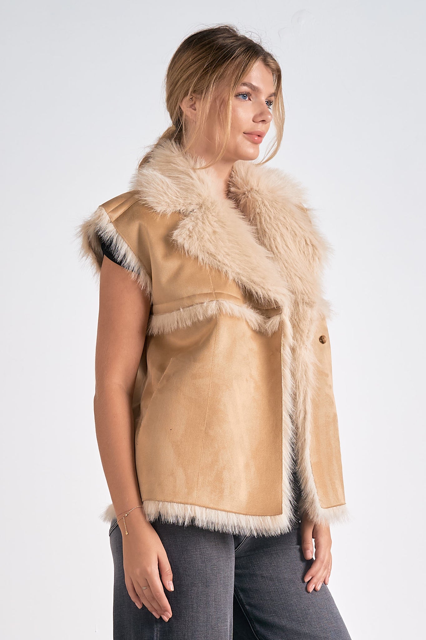 Take your style to new heights with our Elan Telluride vest. This long faux fur vest adds a playful touch to any outfit. Stay cozy while turning heads with this unique piece. Step up your fashion game with Elan Telluride.