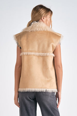 Take your style to new heights with our Elan Telluride vest. This long faux fur vest adds a playful touch to any outfit. Stay cozy while turning heads with this unique piece. Step up your fashion game with Elan Telluride.