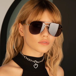 Unlock a fresh new look with Freyrs' Rio rimless aviator sunglasses. With a playful rimless design and classic aviator shape, these shades add a touch of quirkiness to any outfit. Perfect for those who don't take themselves too seriously, these sunglasses are a must-have accessory for any fashion-forward individual.