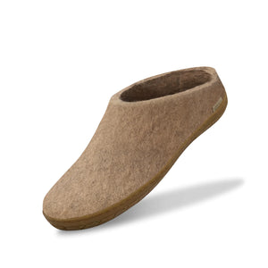 Felt slipper of 100% pure natural wool with a sole of natural rubber.Felt slipper of 100% pure natural wool with a sole of natural rubber.