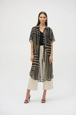 Lightweight chiffon, relaxed short dolman sleeves, and a mesmerizing geometric print come together to create a refreshing, easy-to-wear blouse. A shirt collar gives the piece soft tailoring, while a straight silhouette offers comfort and versatility.