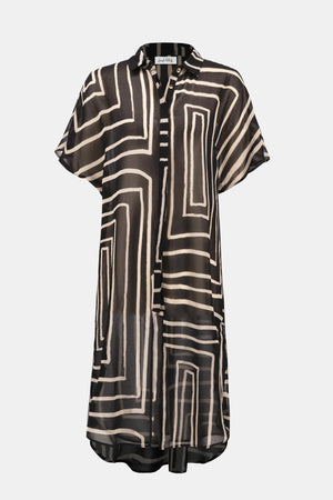Lightweight chiffon, relaxed short dolman sleeves, and a mesmerizing geometric print come together to create a refreshing, easy-to-wear blouse. A shirt collar gives the piece soft tailoring, while a straight silhouette offers comfort and versatility.