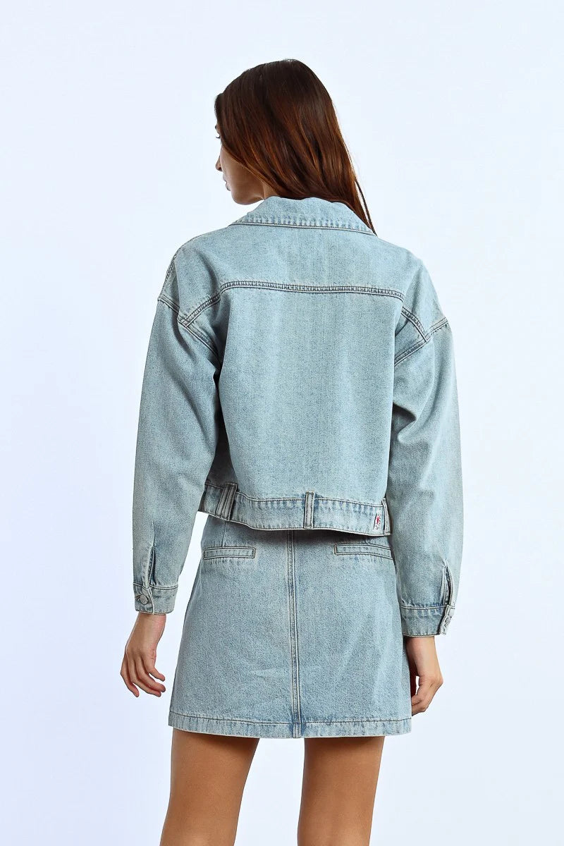 Sparkle in style with this playful denim jacket adorned with eye-catching rhinestones!