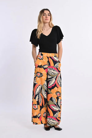 Ditch the basic jeans and elevate your look with the Molly Bracken | Nassau pants. These wide, printed pants not only offer a statement look, but also provide comfort with a high, elasticated waist. Plus, the side pockets add functionality without compromising style. Make a bold fashion statement today!