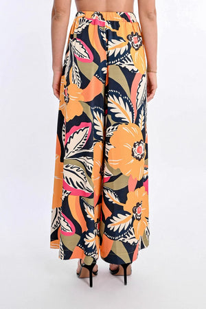 Ditch the basic jeans and elevate your look with the Molly Bracken | Nassau pants. These wide, printed pants not only offer a statement look, but also provide comfort with a high, elasticated waist. Plus, the side pockets add functionality without compromising style. Make a bold fashion statement today!