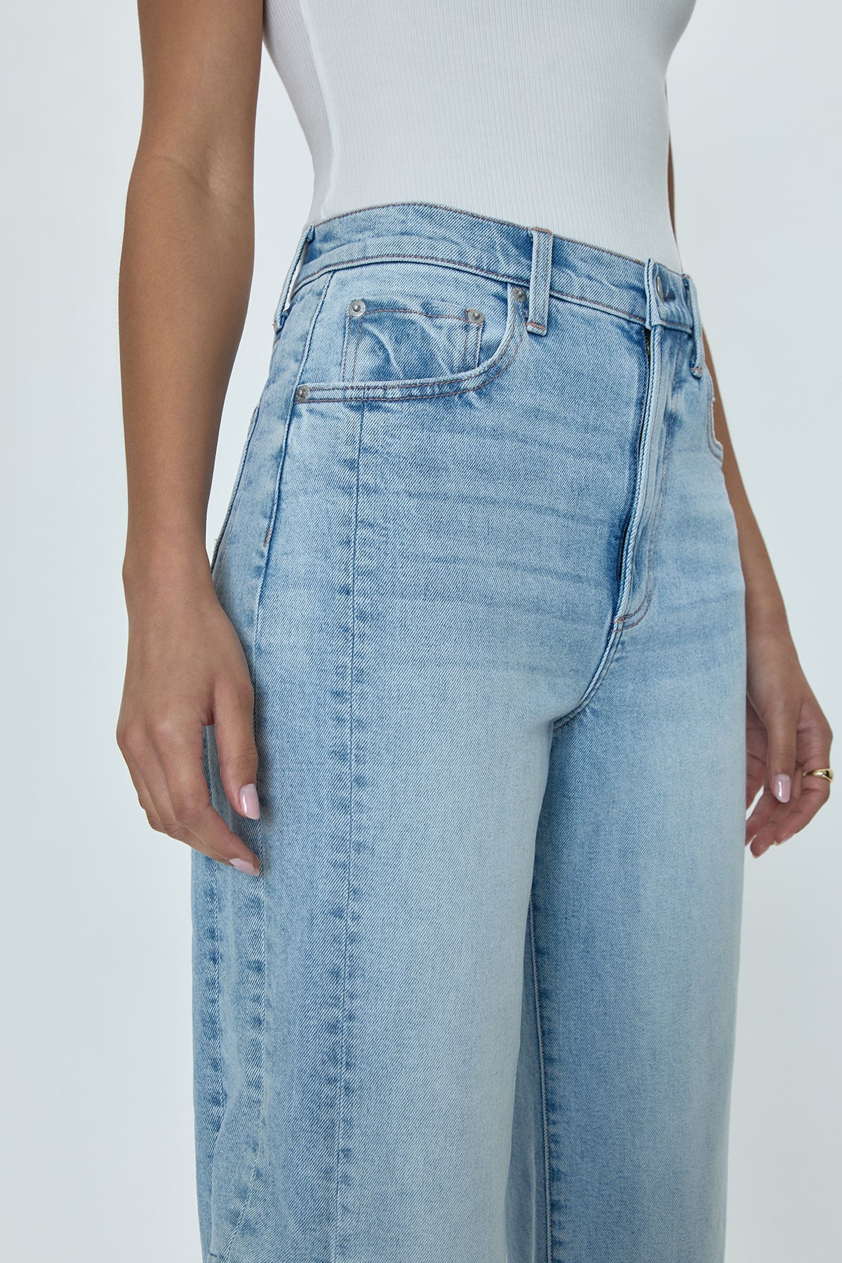 Ray of light. An arresting, modern silhouette achieved designed with a subtle bowed silhouette and a relaxed leg fit. Crafted from our wear-everywhere comfort stretch denim. Sun-kissed is a light blue, blasted denim wash with a contoured, slimming fade and whisker details.
