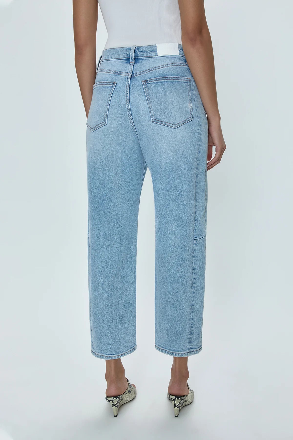 Ray of light. An arresting, modern silhouette achieved designed with a subtle bowed silhouette and a relaxed leg fit. Crafted from our wear-everywhere comfort stretch denim. Sun-kissed is a light blue, blasted denim wash with a contoured, slimming fade and whisker details.