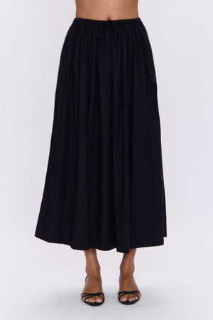Beyond denim, we present the Noelle Poplin Maxi Skirt: an embodiment of effortless chic. This airy and flattering silhouette features an easily adjustable tie-string waist, ensuring a perfect fit. Designed with an ideal length and crafted from a soft-to-the-touch crisp poplin that drapes beautifully, the Noelle skirt is a study in understated elegance.&nbsp;