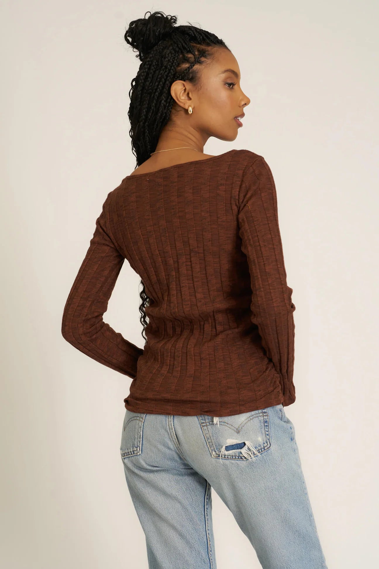 Our Sanna Boat Neck Sweater Rib Long Sleeve is crafted with our iconic wide rib marled fabric. This long sleeve is all about everyday comfort. The top features a boat neckline and a fitted silhouette. And those sleeves? They have a slight flare at the wrist—just enough to add a bit of flair to your everyday look. This top is ready to elevate your closet game. Trust us, you’ll want one in every color.