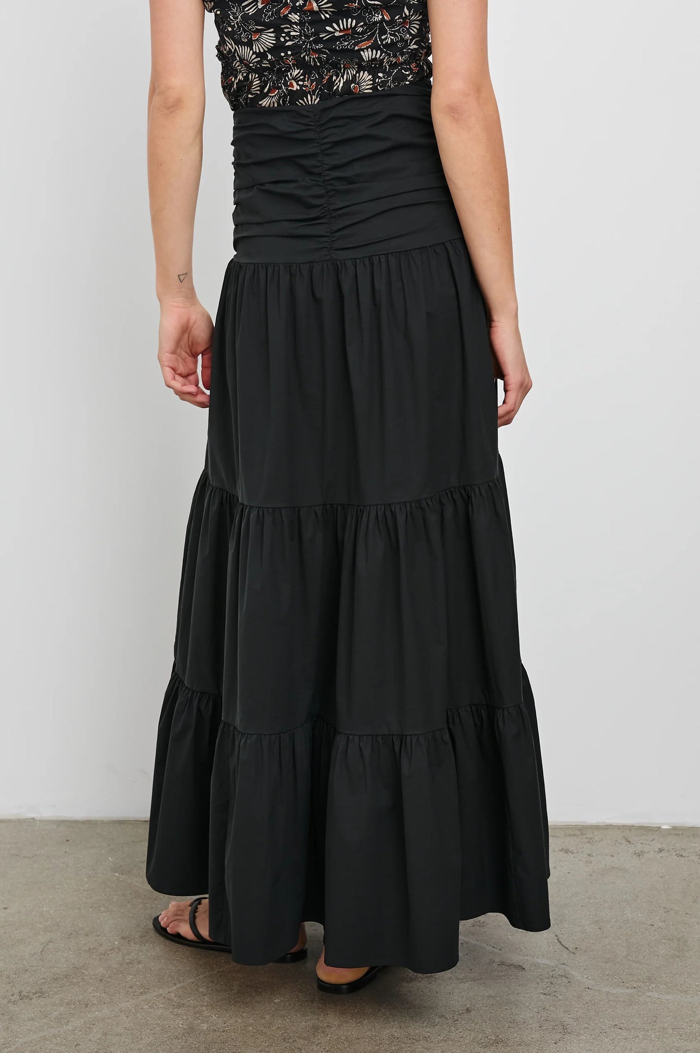 Not your average maxi skirt. Agatha is made from crisp poplin fabric with the perfect amount of stretch and features flattering ruffles at the waistline. Wear it with just about any top for an effortless, ultra-coordinated look.