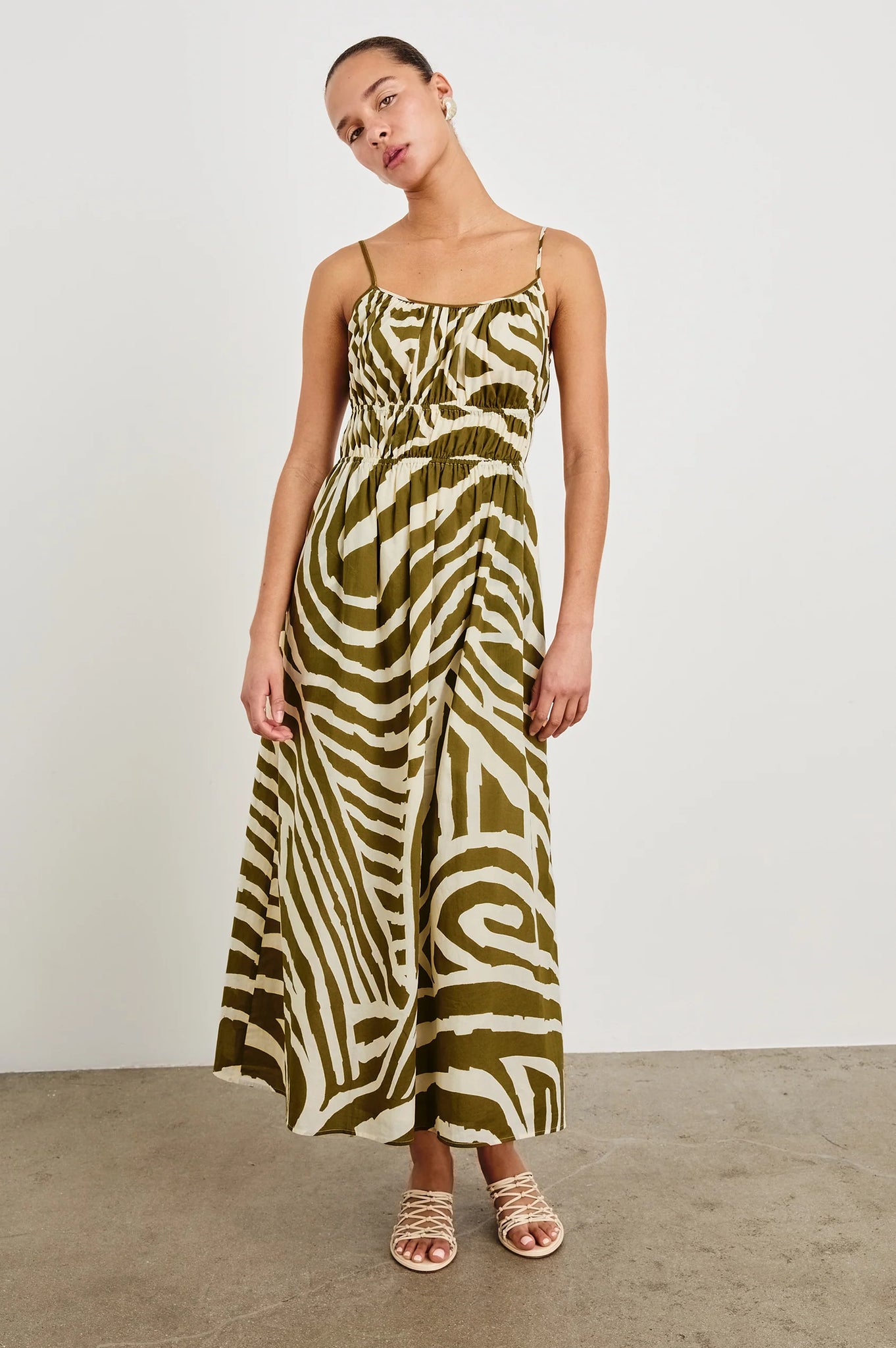 The Fatima is an airy sundress crafted from luxe beach cotton printed with a hand-painted design. Featuring concealed pockets, a smocked waist, and adjustable straps, this midi dress combines comfort with day-to-day practicality.