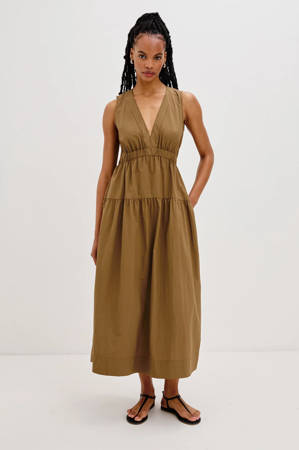 The Genevieve maxi dress is designed for effortless wear, featuring a flattering A-line fit and a cut-out detail at the back.