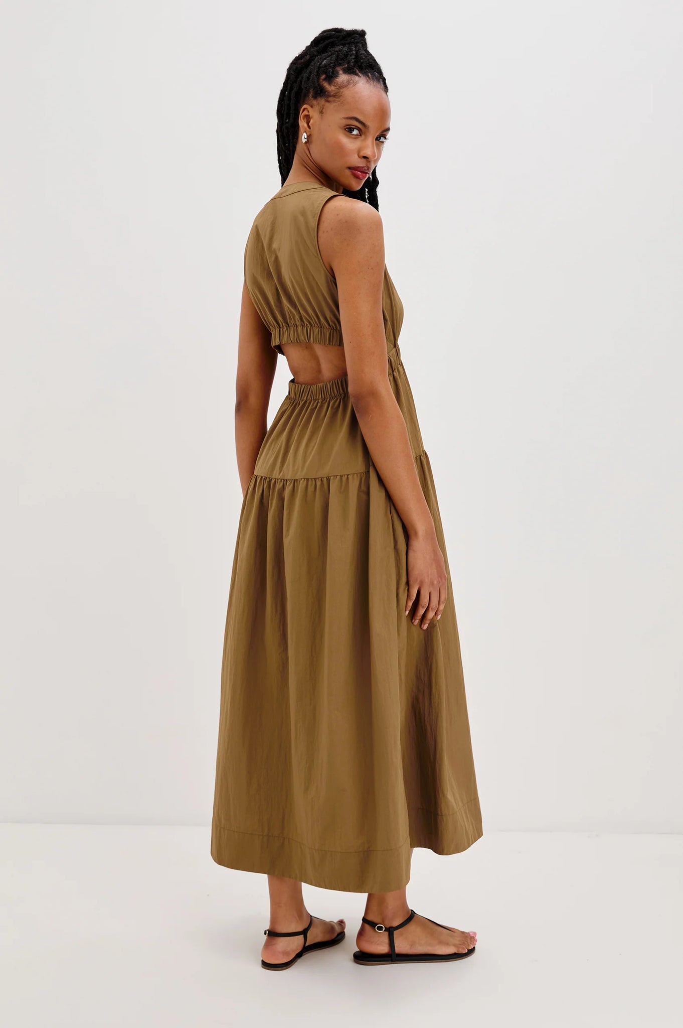 The Genevieve maxi dress is designed for effortless wear, featuring a flattering A-line fit and a cut-out detail at the back.