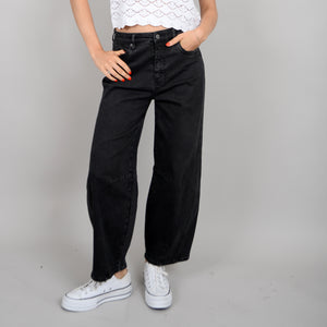 Introducing the RD Style Barni, the perfect 5 pocket zip pant for all your adventures! With 5 pockets for ample storage and convenient zippers for easy access, these pants are both functional and trendy. Get ready to rock your style with the RD Style Barni!