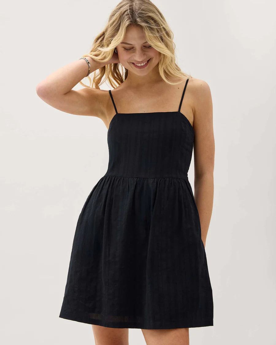 Enjoy effortless style with the Richer Poorer Cardiff dress. Its relaxed easy fit and fully lined bodice ensure comfort all day long, while the drop waist seam with shirring adds a fun, flirty touch. Adjustable straps let you customize the fit, and handy on-seam pockets keep your essentials close. Perfect for playful days and casual outings!