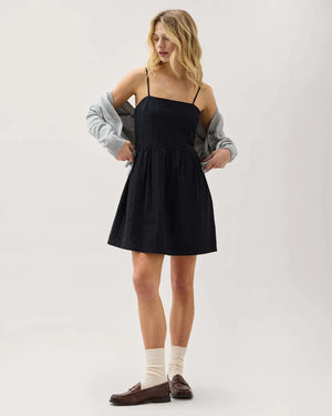 Enjoy effortless style with the Richer Poorer Cardiff dress. Its relaxed easy fit and fully lined bodice ensure comfort all day long, while the drop waist seam with shirring adds a fun, flirty touch. Adjustable straps let you customize the fit, and handy on-seam pockets keep your essentials close. Perfect for playful days and casual outings!