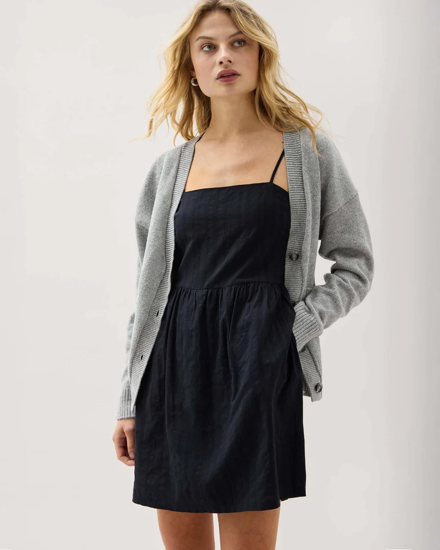 Enjoy effortless style with the Richer Poorer Cardiff dress. Its relaxed easy fit and fully lined bodice ensure comfort all day long, while the drop waist seam with shirring adds a fun, flirty touch. Adjustable straps let you customize the fit, and handy on-seam pockets keep your essentials close. Perfect for playful days and casual outings!