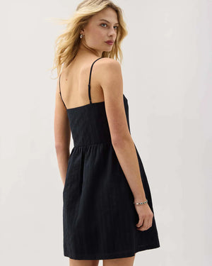 Enjoy effortless style with the Richer Poorer Cardiff dress. Its relaxed easy fit and fully lined bodice ensure comfort all day long, while the drop waist seam with shirring adds a fun, flirty touch. Adjustable straps let you customize the fit, and handy on-seam pockets keep your essentials close. Perfect for playful days and casual outings!