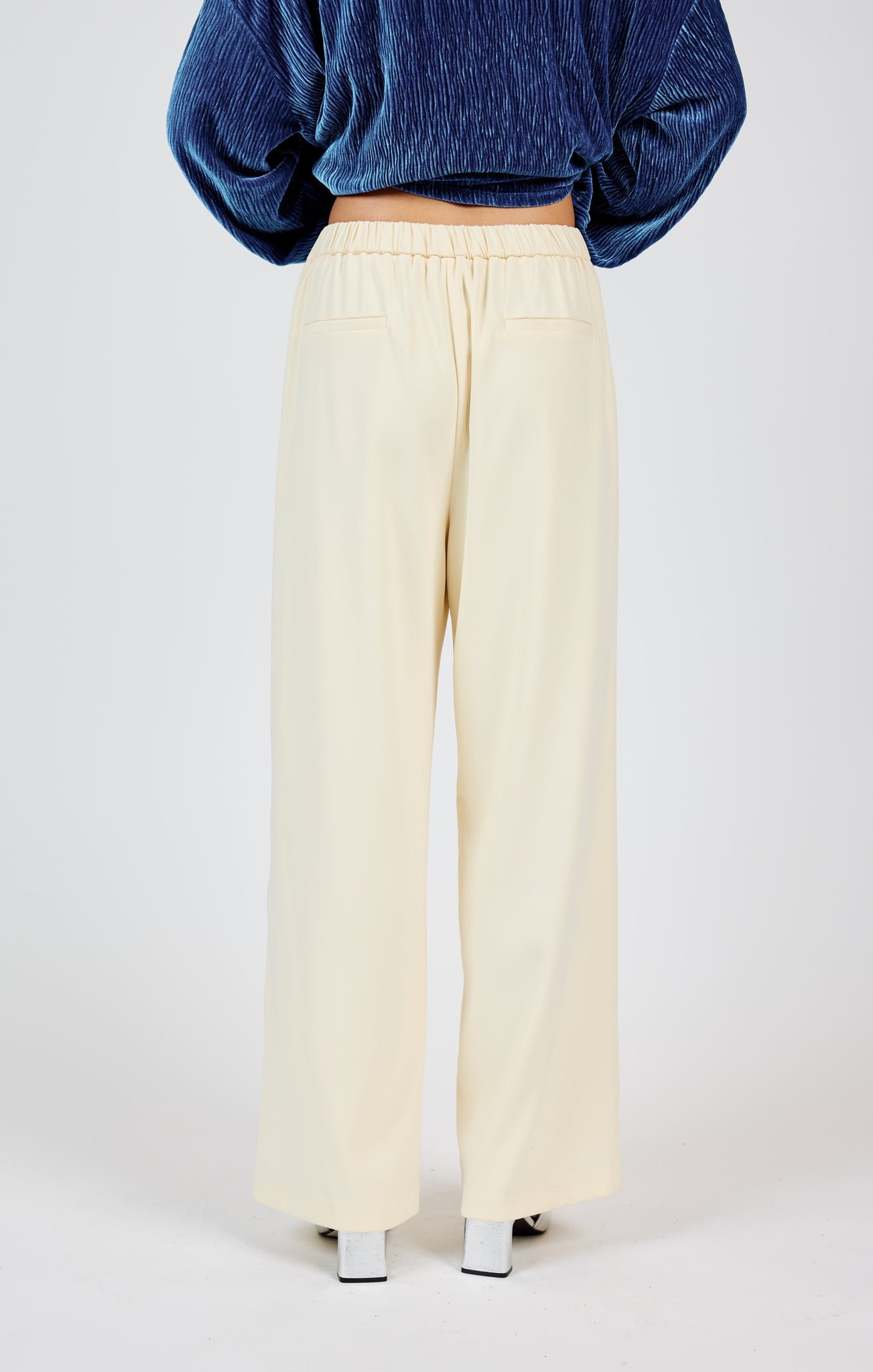 Looking for the perfect pants to elevate your style? Look no further than Sadie &amp; Sage's Midday Latte front pleated pants. These pants not only add a touch of sophistication with their pleated design, but also provide a comfortable fit for all-day wear. Upgrade your wardrobe with this must-have piece.