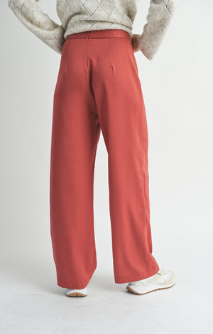 Be the ultimate cool girl in Sage the Label's "Jess" wide leg pant. These pants will elevate your style with their trendy and comfortable fit. The perfect addition to any wardrobe.