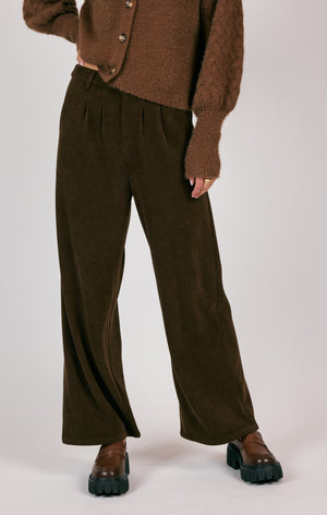 The Sage the Label Paradox Pant is the ultimate corduroy pant, adding a touch of texture to any outfit. Its versatile and durable material provides both style and comfort, making it a must-have addition to your wardrobe. Get ready to elevate your fashion game with these statement-making pants!