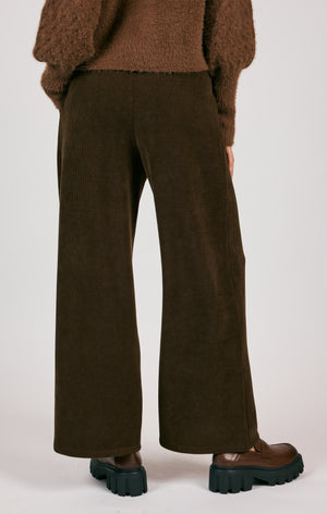 The Sage the Label Paradox Pant is the ultimate corduroy pant, adding a touch of texture to any outfit. Its versatile and durable material provides both style and comfort, making it a must-have addition to your wardrobe. Get ready to elevate your fashion game with these statement-making pants!