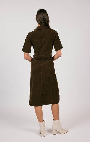 Unleash your paradoxical side with the Sage the Label cord shirt midi dress. This playful piece offers a unique twist on the classic shirt dress, making it a versatile addition to your wardrobe. Perfect for both work and play, it effortlessly combines comfort and style.