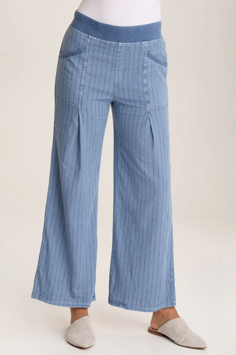 Pinstriped linen graces this lightly flared wide-leg trouser. A pull-on elastic waist, faux fly, lowered pocket openings, and single central pleat at the leg throw in some subtle detail.